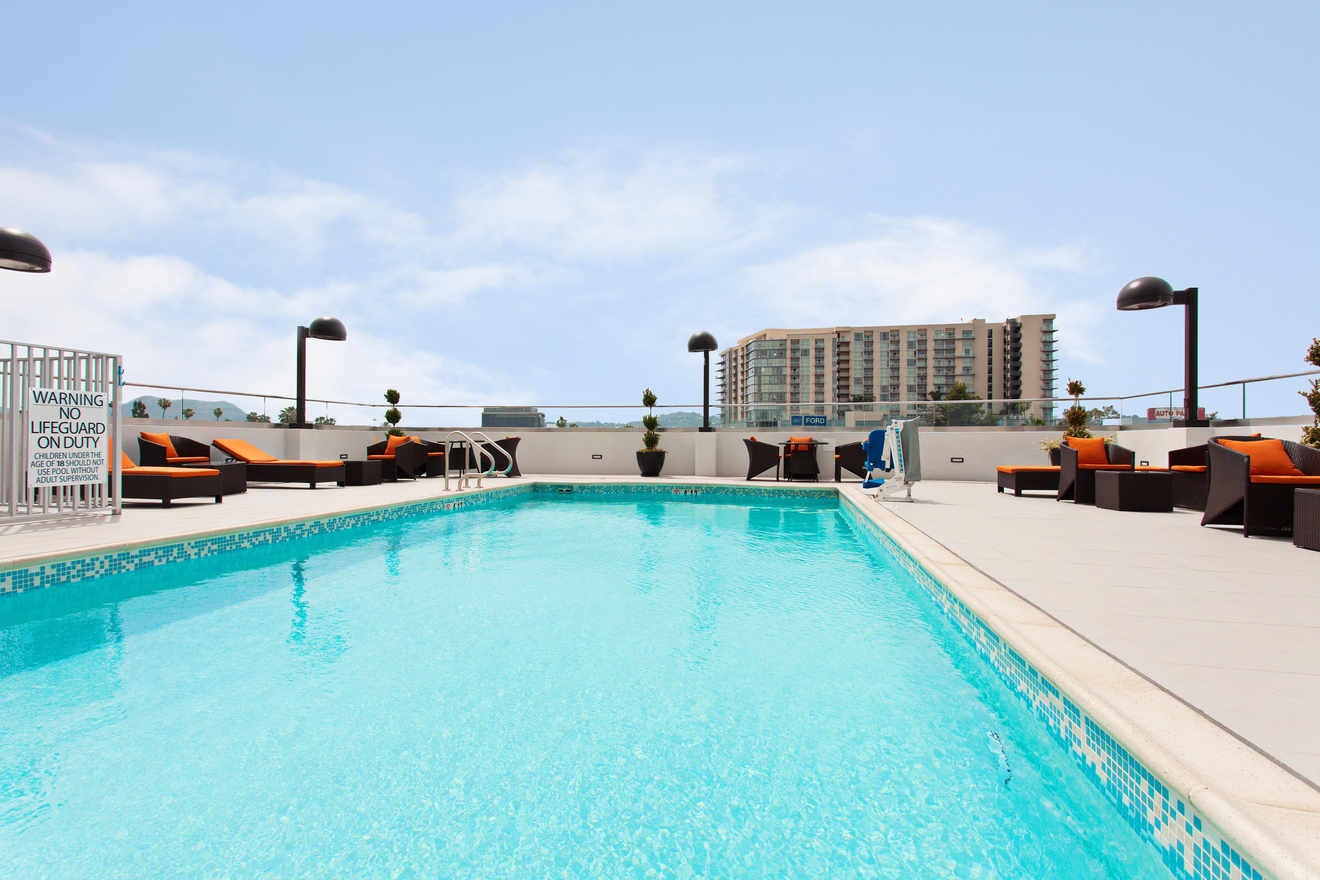 Holiday Inn Express North Hollywood - Burbank Area By Ihg Los Ángeles Exterior foto